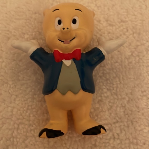 3 Vintage Disney figurines-Mickey, Donald & Porky Pig. Measure approx. 2-2.5 in. - Picture 9 of 11